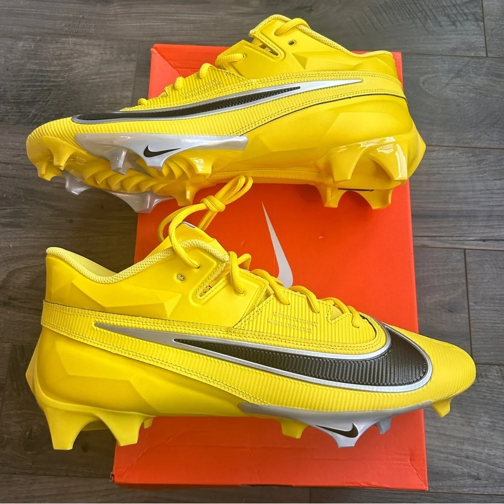 Nike Oregon Ducks PE Football Cleats Men’s 13.5 NEW